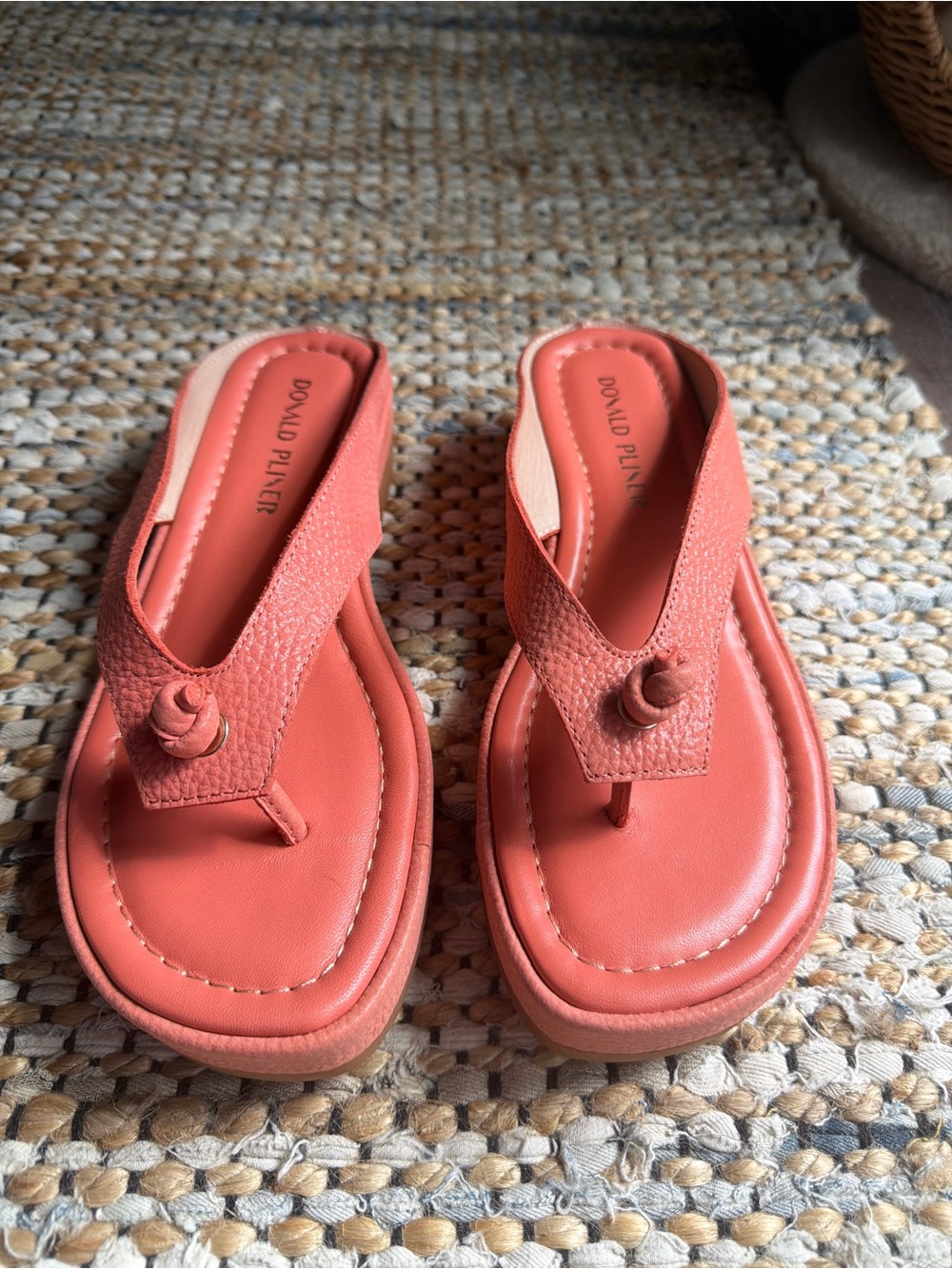 Donald J Pliner Seena Pebbled Leather Sandals - Coral / Pink - 7.5 - NWOT